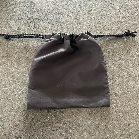 Chanel cosmetics bag - Picture 1 of 2